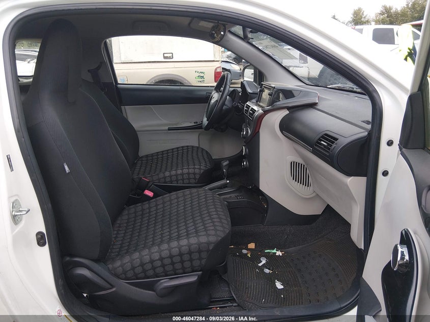 2015 SCION IQ auction photo 5
