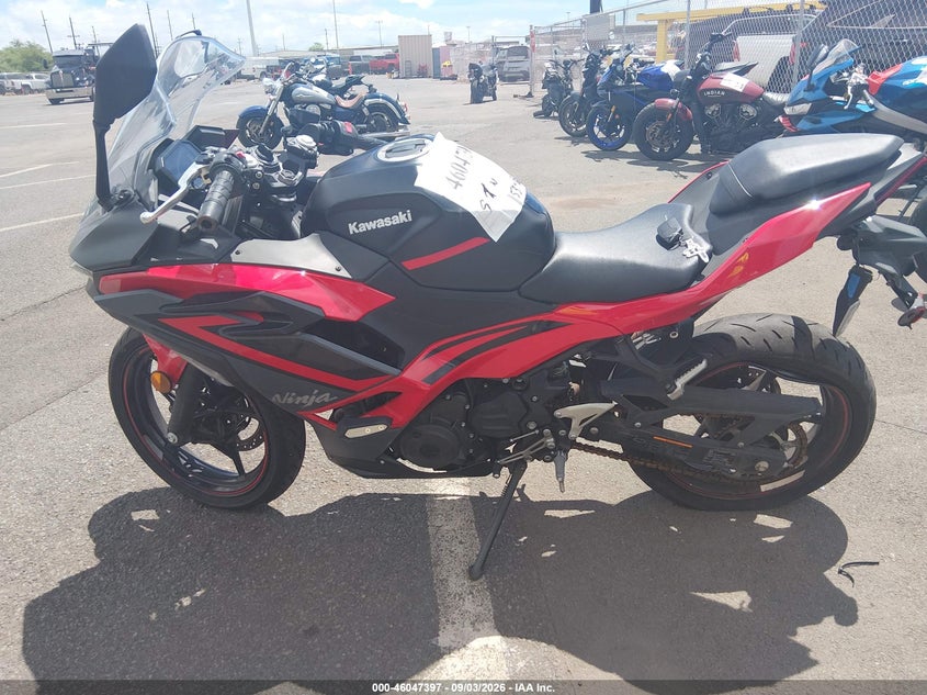 KAWASAKI EX500 2025