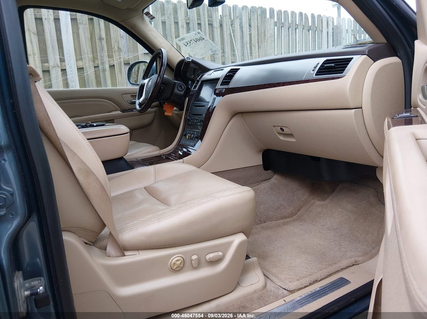 CADILLAC ESCALADE ESV 2010 VIN 1GYUKJEF0AR184703
