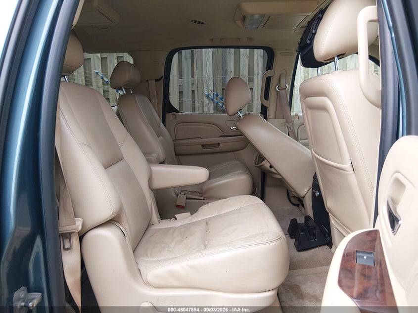 CADILLAC ESCALADE ESV 2010 VIN 1GYUKJEF0AR184703