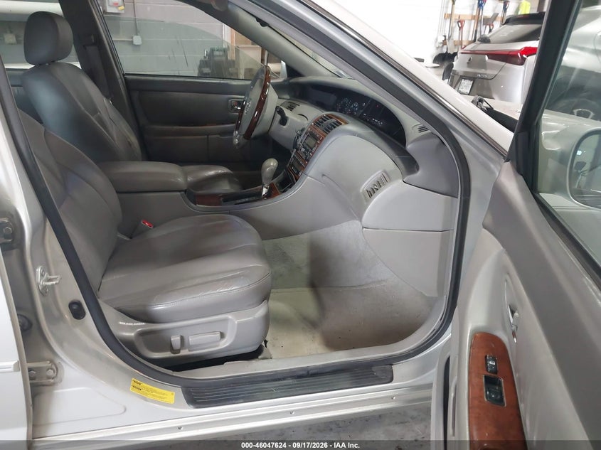 2003 TOYOTA AVALON auction photo 5