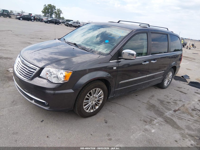 2014 CHRYSLER TOWN & COUNTRY auction photo 2