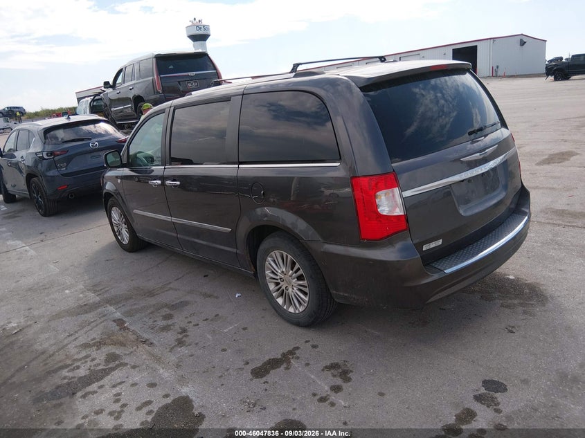 2014 CHRYSLER TOWN & COUNTRY auction photo 3