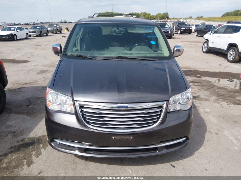 2014 CHRYSLER TOWN & COUNTRY auction photo 6