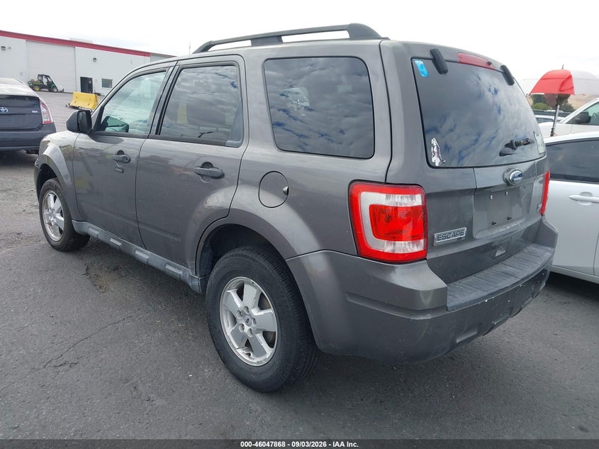 2011 FORD ESCAPE auction photo 3