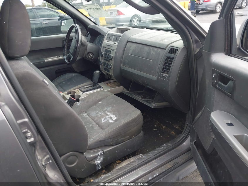 2011 FORD ESCAPE auction photo 5