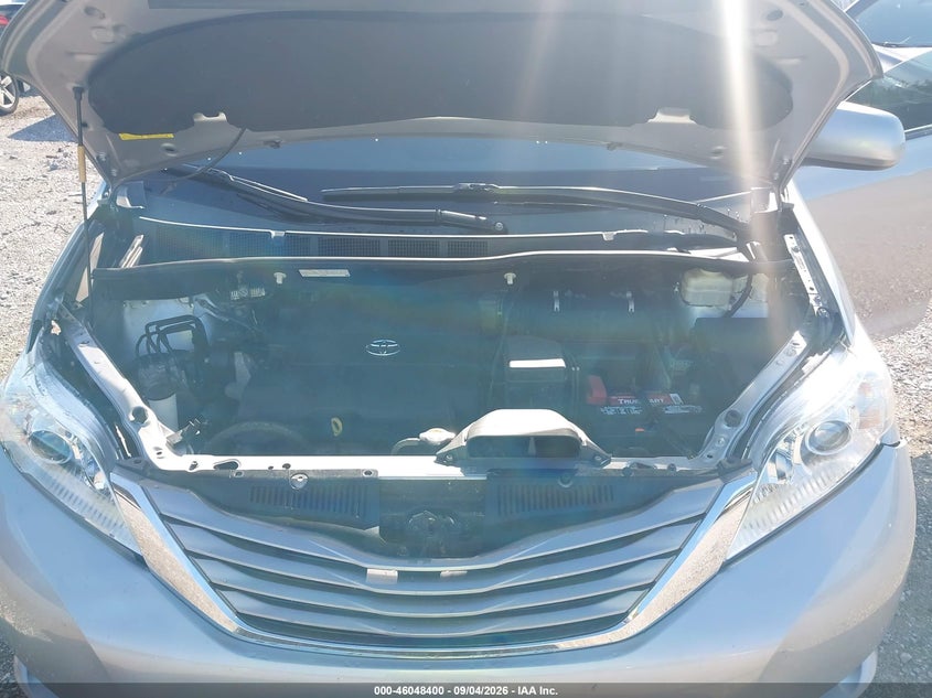 TOYOTA SIENNA - zdjęcie 10