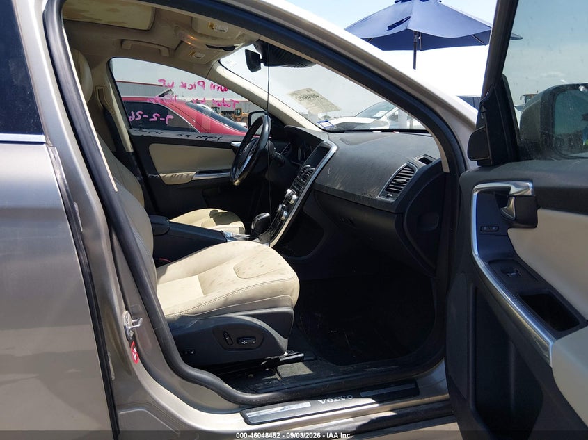 2016 VOLVO XC60 auction photo 5