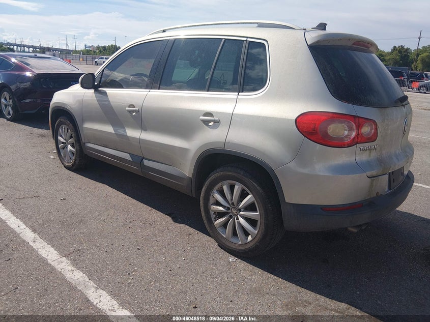 2011 VOLKSWAGEN TIGUAN auction photo 3