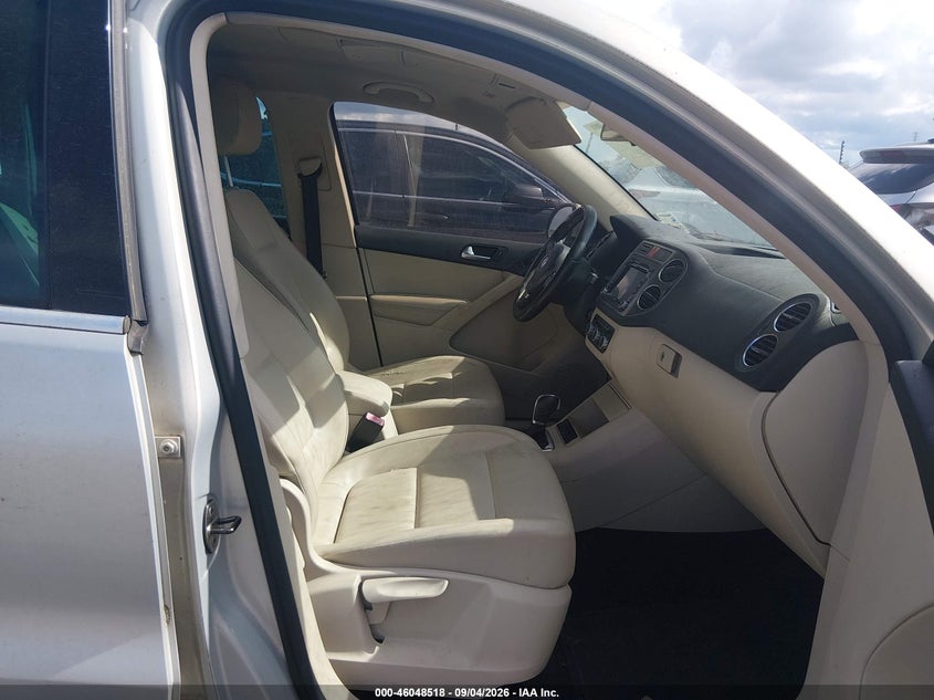 2011 VOLKSWAGEN TIGUAN auction photo 5