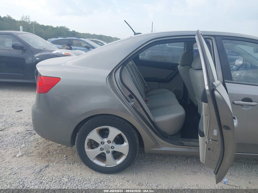 2010 KIA FORTE auction photo 8