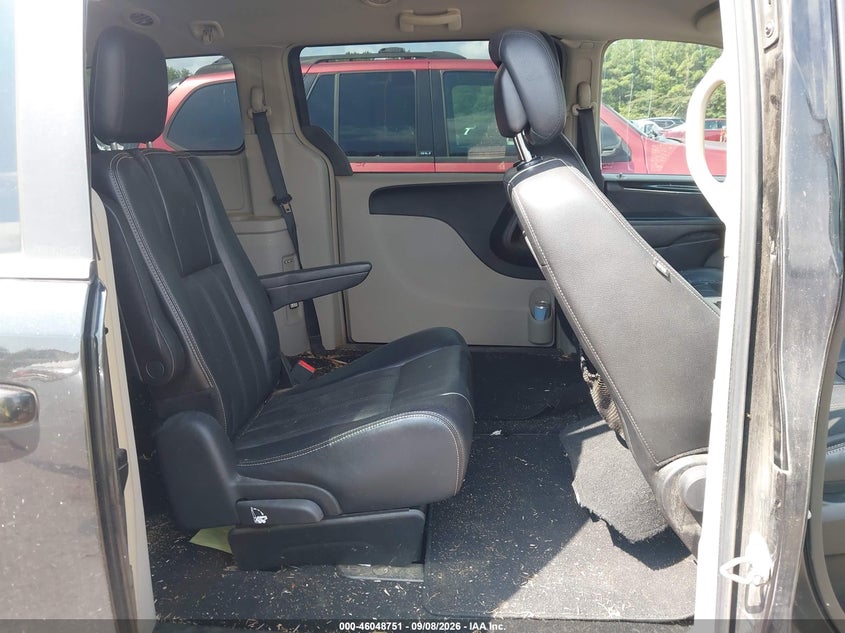 2012 CHRYSLER TOWN & COUNTRY auction photo 8