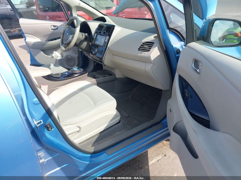 2013 NISSAN LEAF auction photo 5