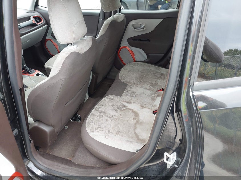 2016 JEEP RENEGADE auction photo 8