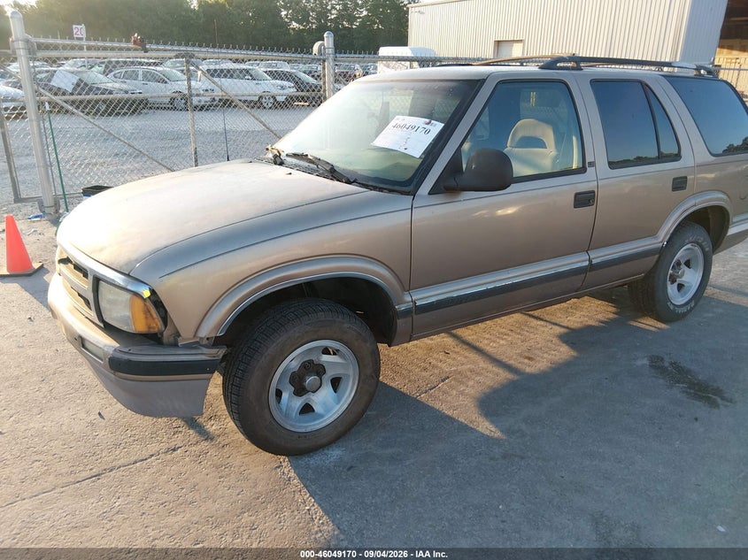 1997 CHEVROLET BLAZER auction photo 2