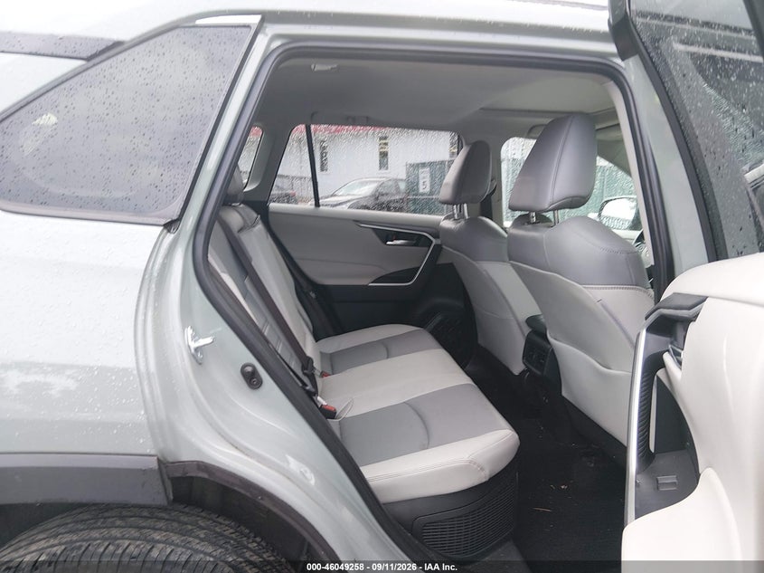 TOYOTA RAV4 HYBRID - zdjęcie 8