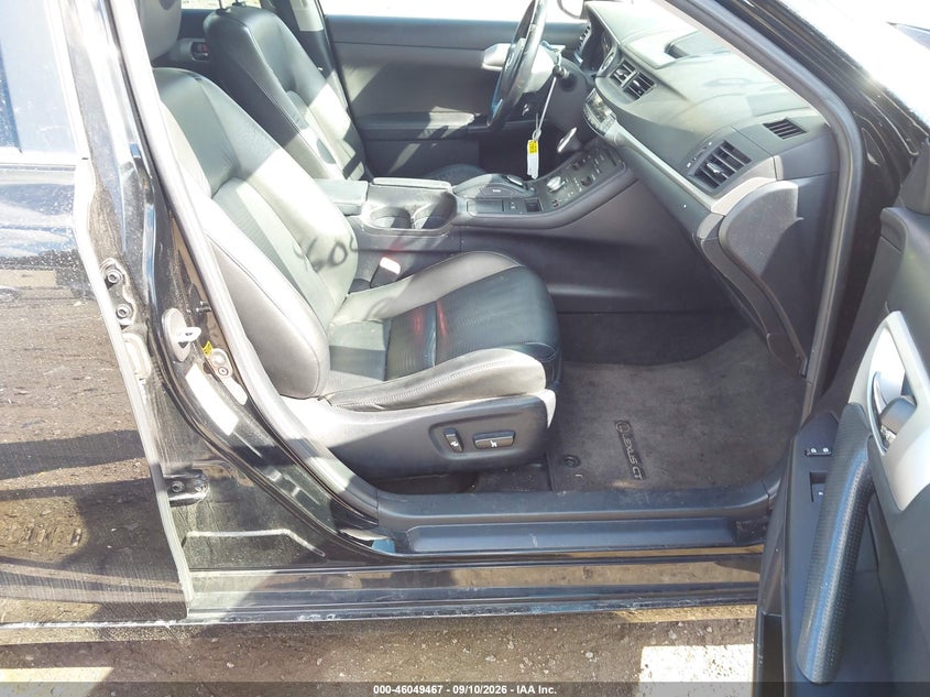 2013 LEXUS CT 200H auction photo 5
