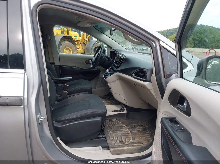 CHRYSLER PACIFICA 2018 VIN 2C4RC1AG0JR275116