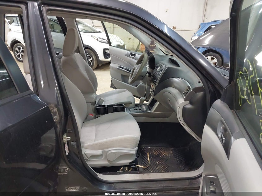 2013 SUBARU FORESTER auction photo 5