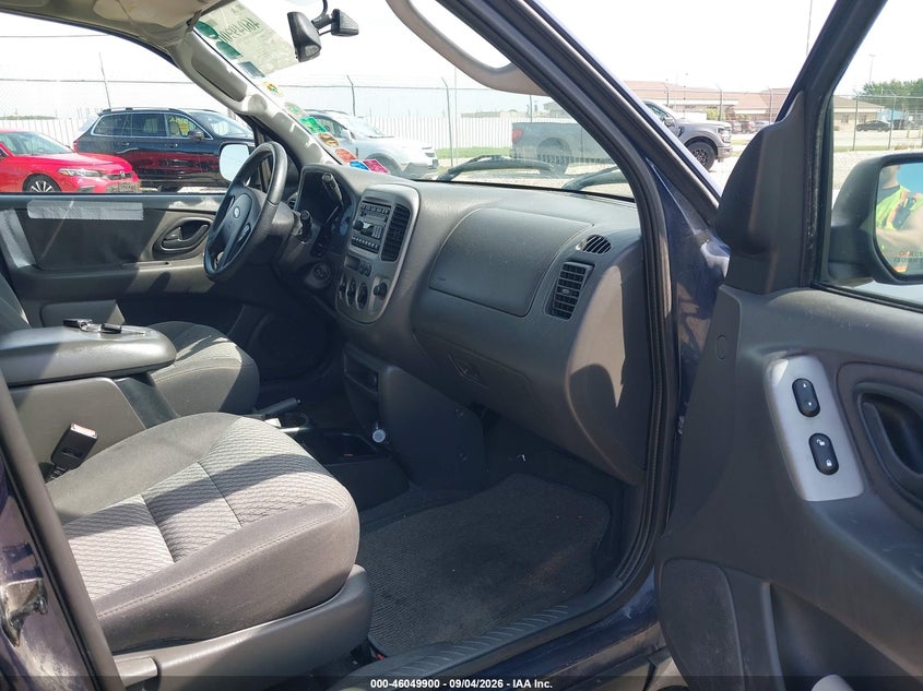 2004 FORD ESCAPE auction photo 5