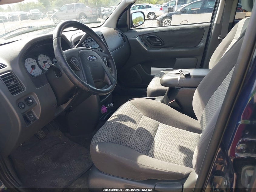 2004 FORD ESCAPE auction photo 6