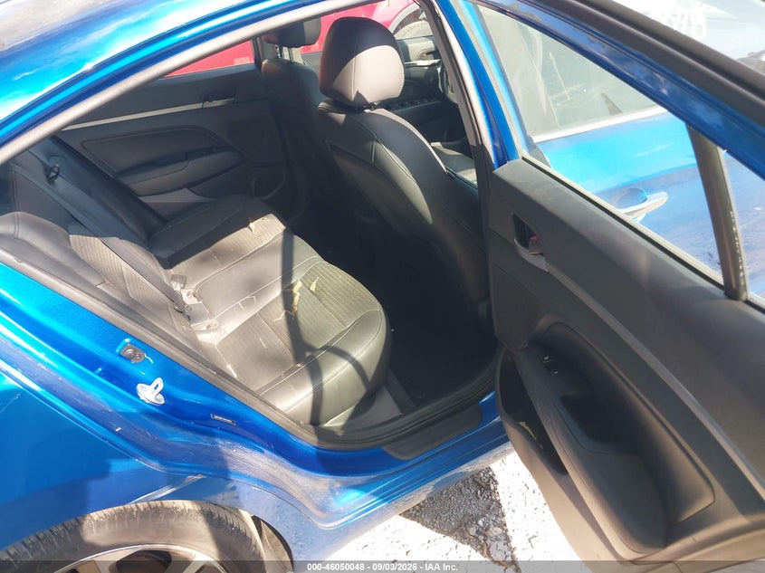 2017 HYUNDAI ELANTRA auction photo 8