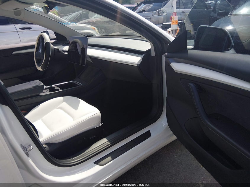 TESLA MODEL 3 - zdjęcie 5