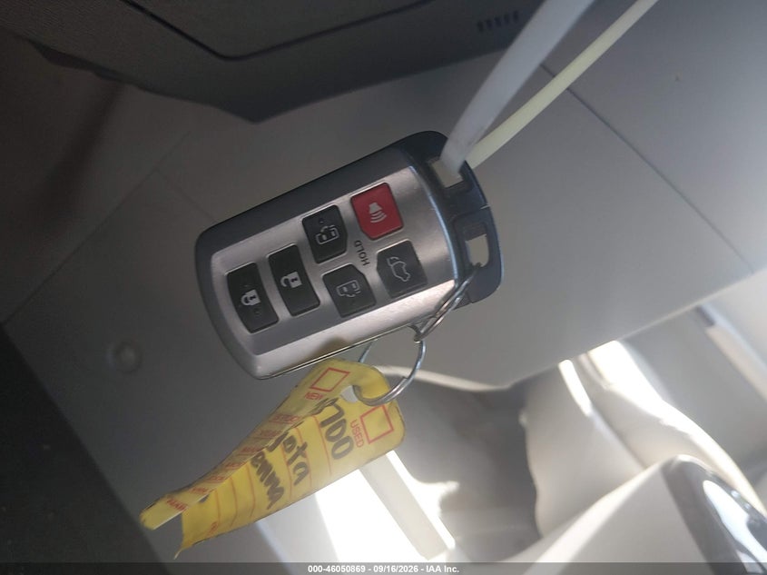 TOYOTA SIENNA - zdjęcie 11