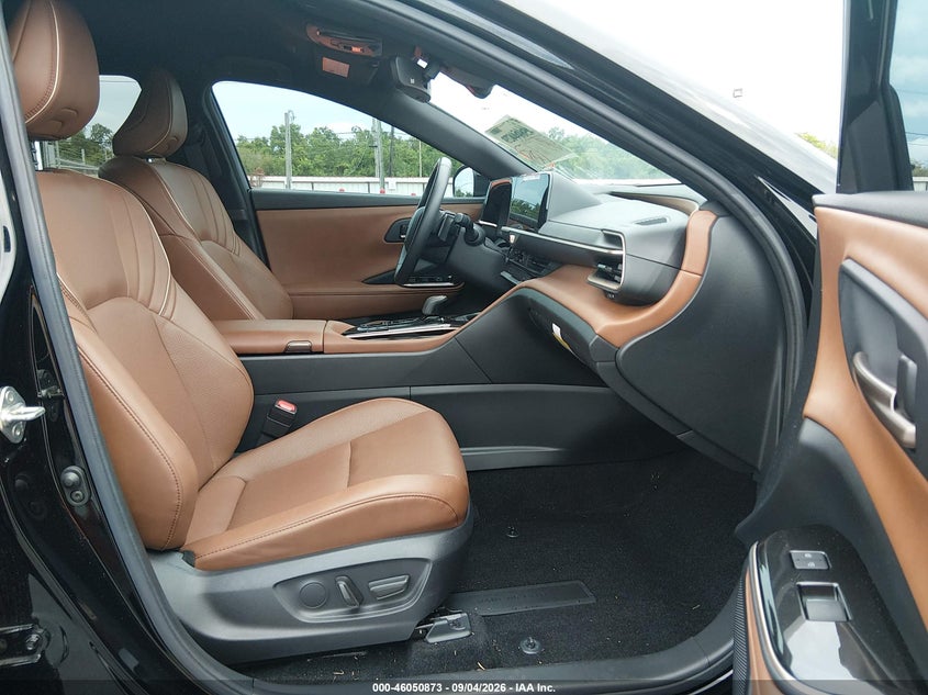 2025 TOYOTA CROWN SIGNIA — zdjęcie 5