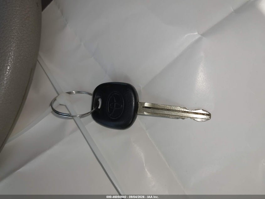 TOYOTA SIENNA 2011 VIN 5TDKK3DC1BS118390