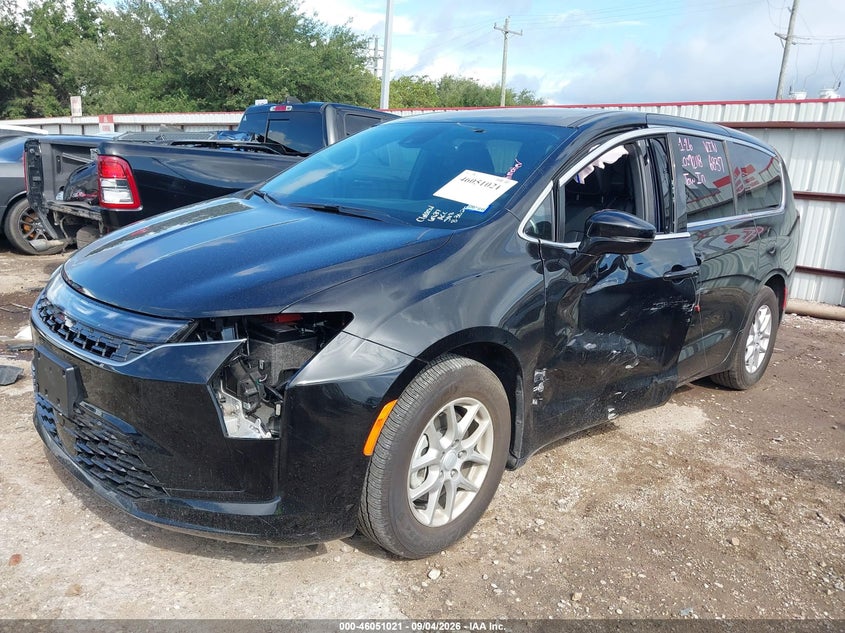 2027 CHRYSLER PACIFICA auction photo 2