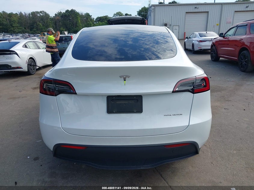 TESLA MODEL Y - zdjęcie 17