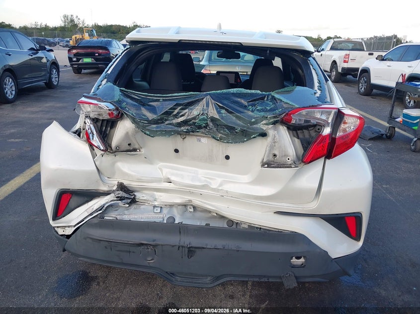 TOYOTA C-HR - zdjęcie 17