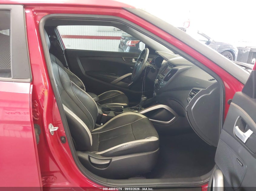 2013 HYUNDAI VELOSTER auction photo 5