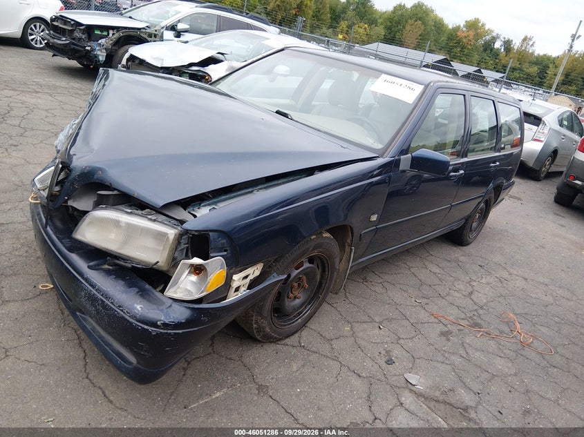 1999 Volvo V70, Front End, IAAI, VIN YV1LW55A3X2555611 — photo 2