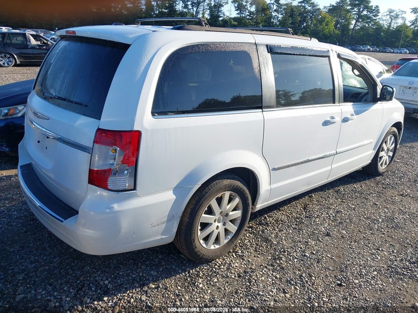 2014 CHRYSLER TOWN & COUNTRY auction photo 4