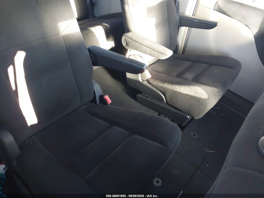 2014 CHRYSLER TOWN & COUNTRY auction photo 8