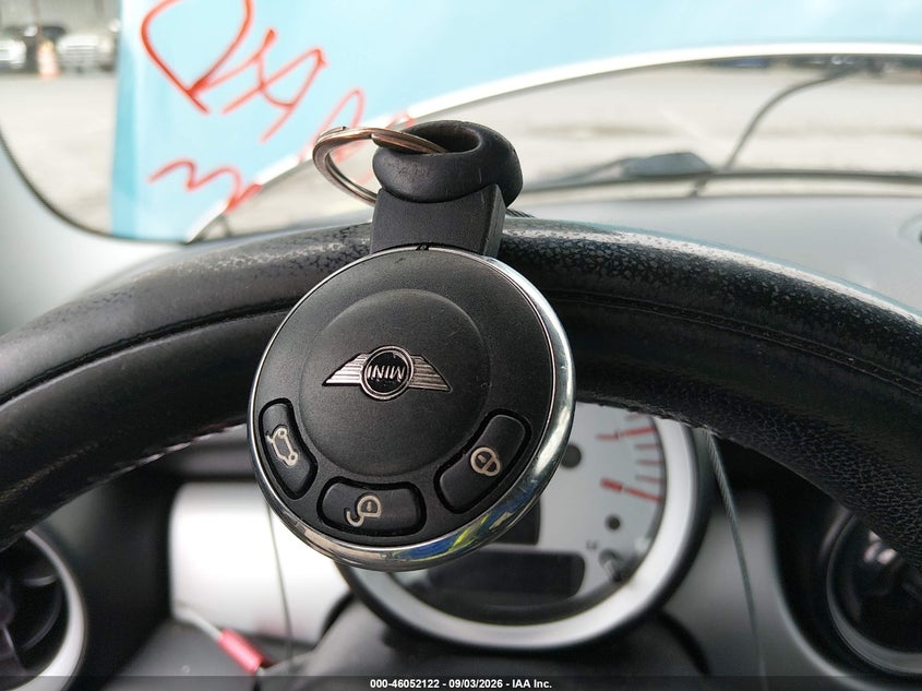 MINI COOPER 2010 VIN WMWMF3C59ATZ61153