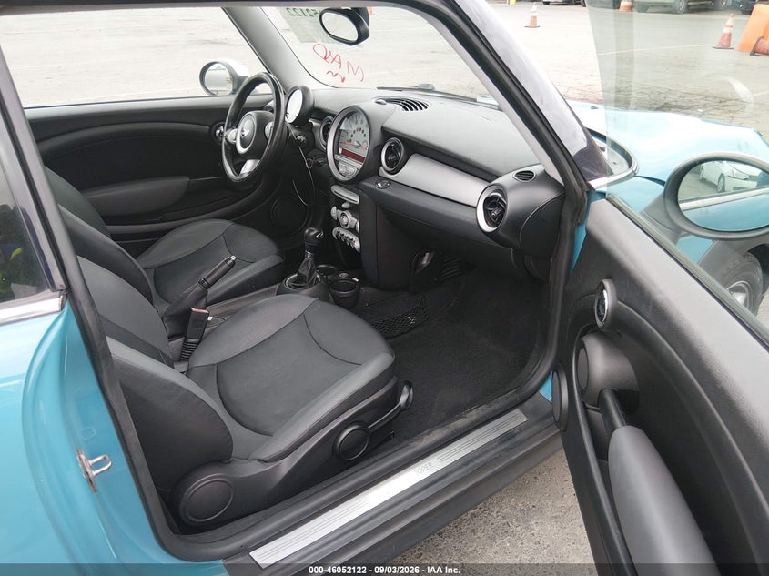 MINI COOPER 2010 VIN WMWMF3C59ATZ61153