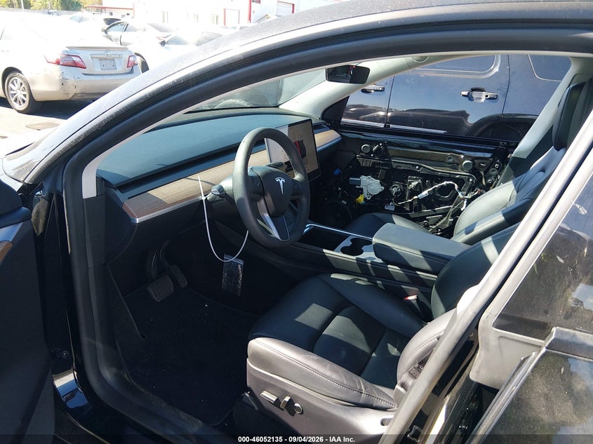 TESLA MODEL Y - zdjęcie 5