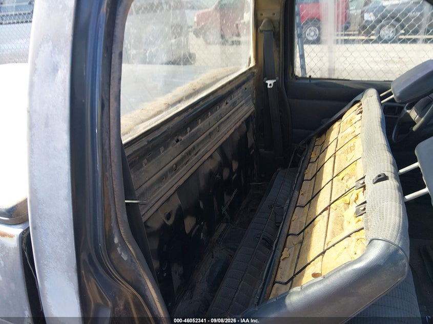 1993 NISSAN TRUCK auction photo 8