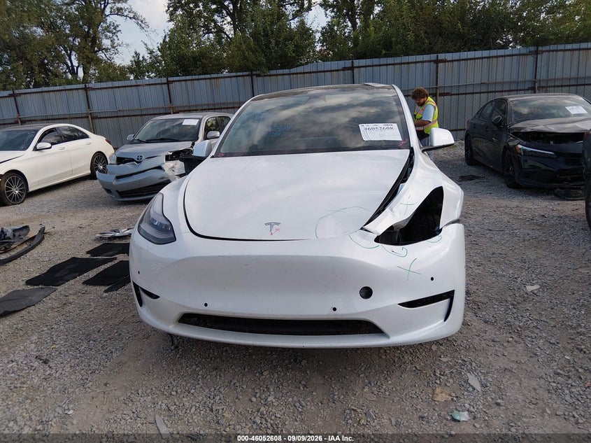 TESLA MODEL Y - zdjęcie 12