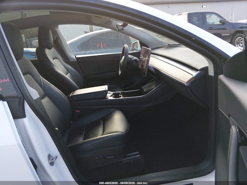 TESLA MODEL Y - zdjęcie 5
