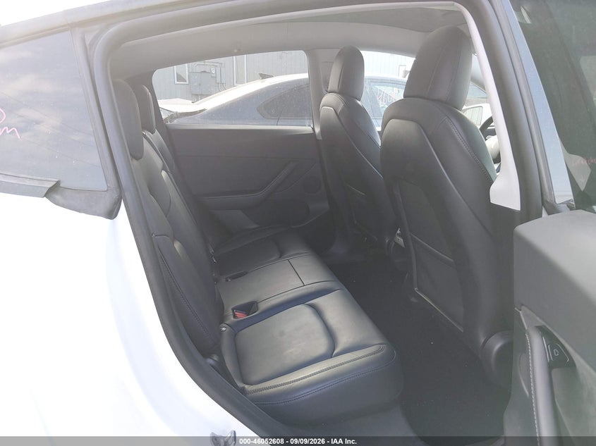 TESLA MODEL Y - zdjęcie 8