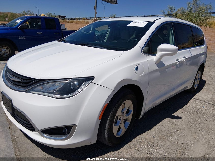 2018 CHRYSLER PACIFICA HYBRID auction photo 2