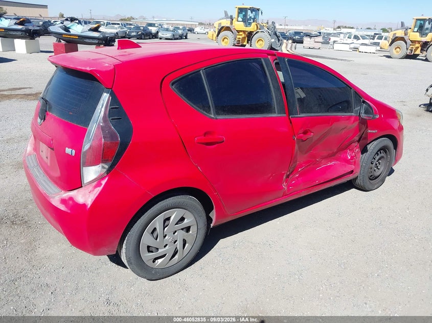 2016 TOYOTA PRIUS C auction photo 4