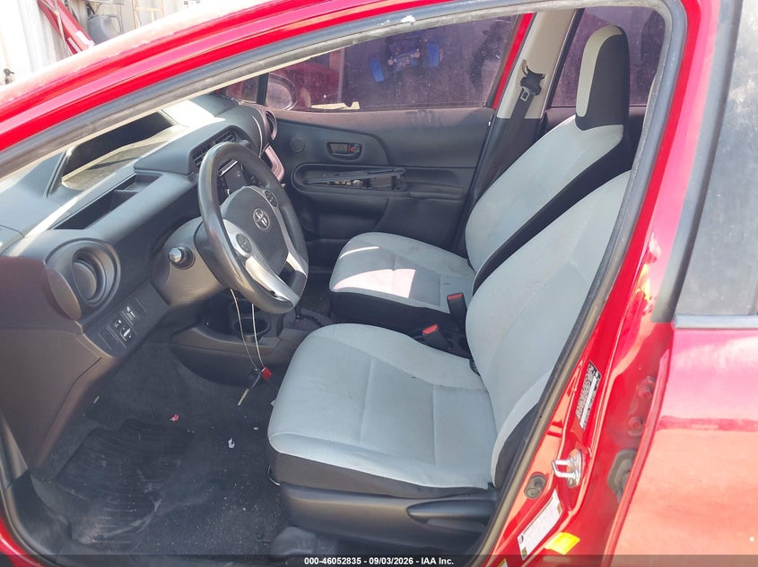 2016 TOYOTA PRIUS C auction photo 5