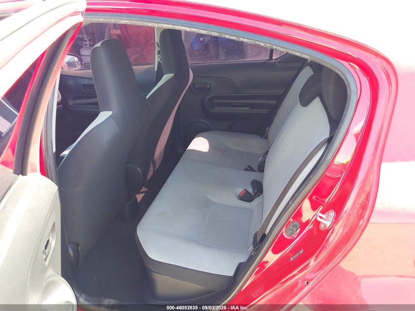 2016 TOYOTA PRIUS C auction photo 8