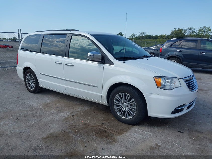 2014 CHRYSLER TOWN & COUNTRY auction photo 1