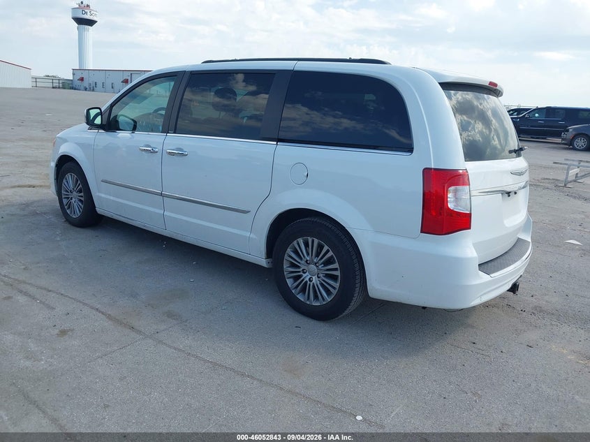 2014 CHRYSLER TOWN & COUNTRY auction photo 3